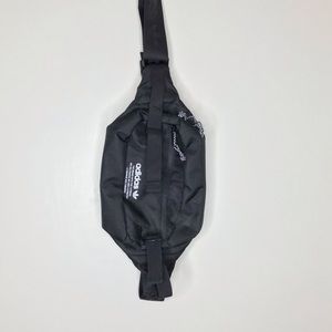 ❗️NWOT Adidas crossbody/hip bag in black ❗️
